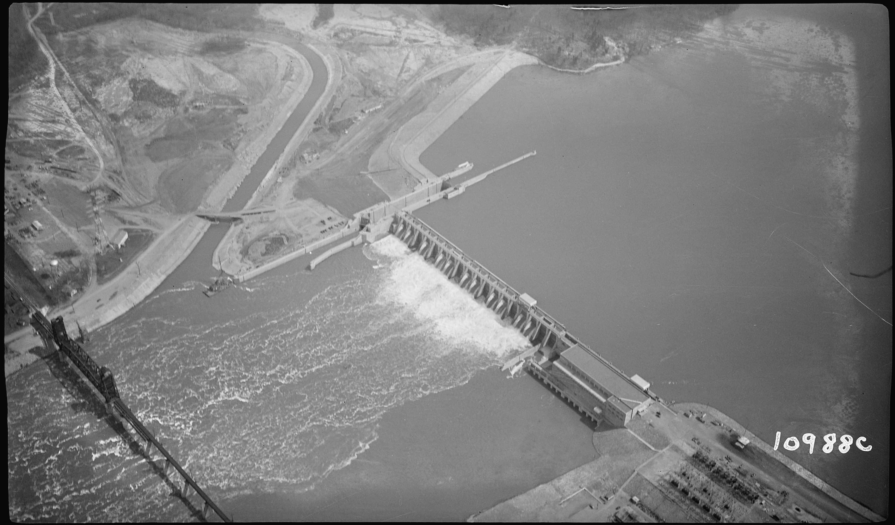 Aerial view of Chickamauga Lake and Hamilton County's rolling terrain in southeastern Tennessee